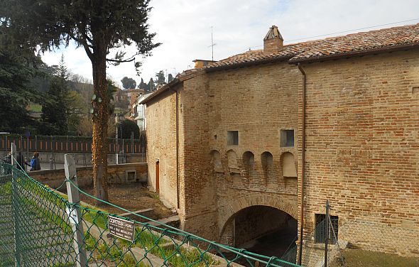 Foto di 'Percorso dentro le mura del torrente Cesuola'